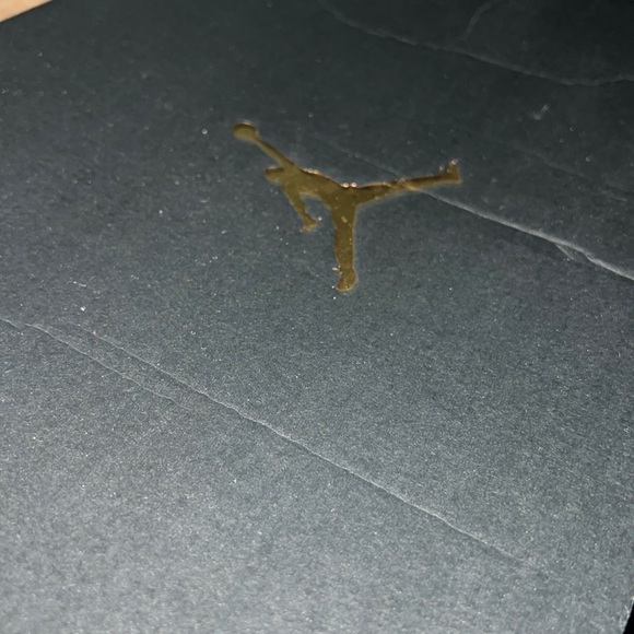 selling jordan retro 11’s ,